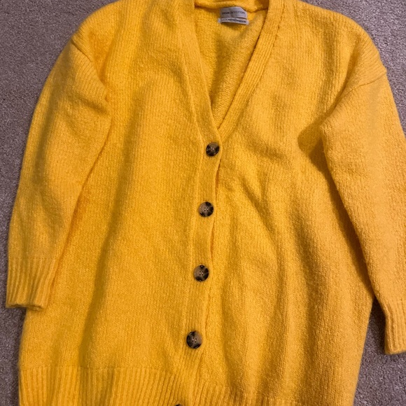 Urban Outfitters Oversized Button Up Cardigan - Picture 2 of 5